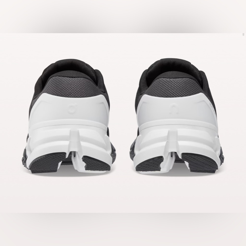 ON Women’s Cloud tech cloud flyer 4-size 8.5-BRAND NEW IN BOX!! - Picture 4 of 13